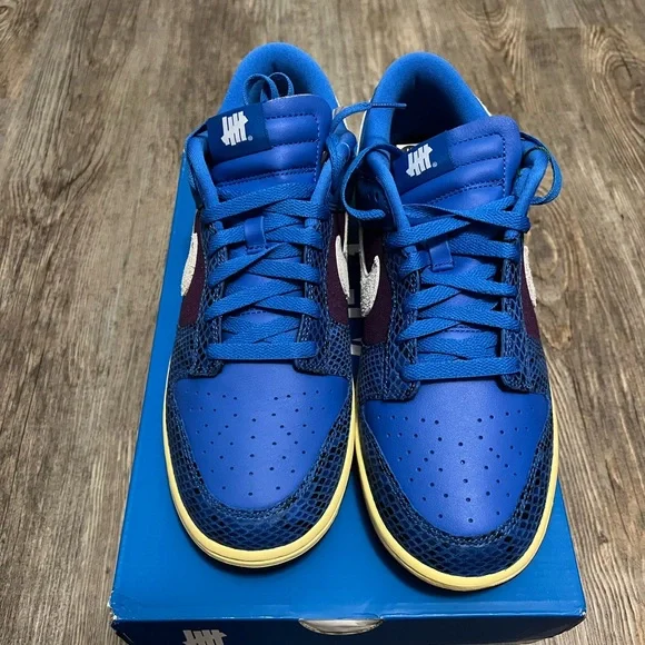 Nike Dunk Low, Mens size 11, (New) Og all